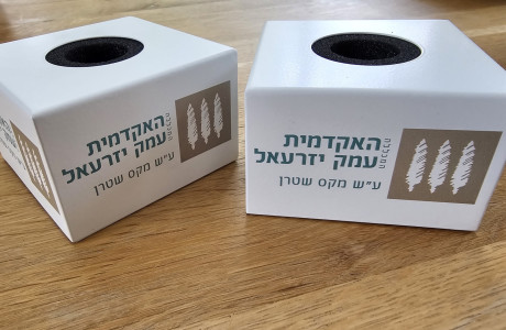 קוביית מקרופון מלבנית צבע לבן כולל הדפסה ישירה