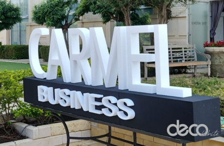 במה מקלקר גובה 30 סמ כולל אותיות בחזית במה מקלקר בולטות