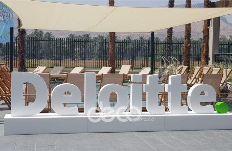 במה מקלקר גובה 30 סמ עומק 50 סמ | אותיות מקלקר גובה 80 סמ עובי 15 ס"מ