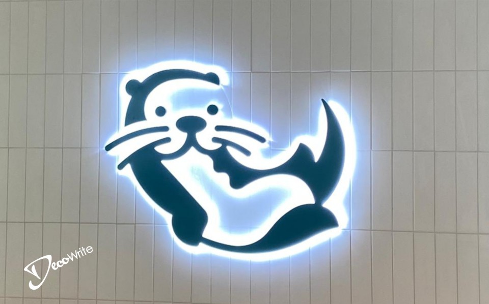 לוגו תלת מימד מפי וי סי בצורת לוגטרה כולל פרספקס חלבי עם תאורת הילה מאחור