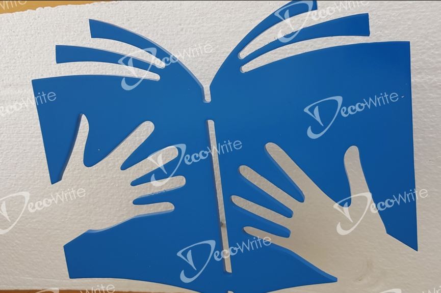 חיתוך בלייזר צורת ספר מאלומיניום כולל צבע כולל עוקצים מאחור להתקנה בהרחקה