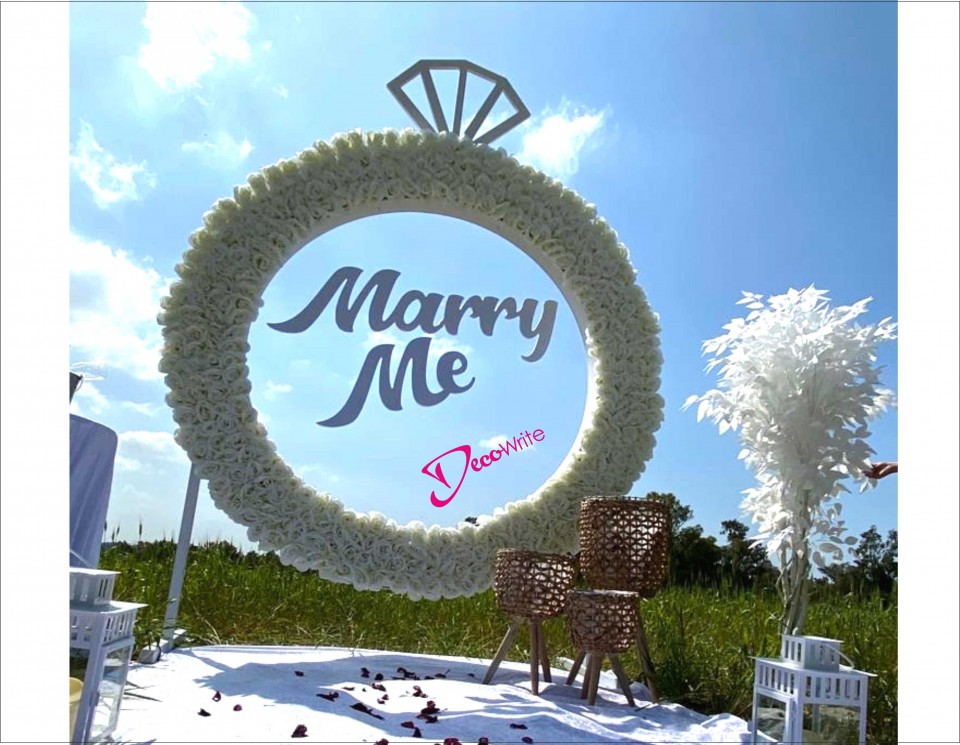 טבעת בנויה מפי וי סי עם רגלי מתכת כולל כיתוב MARRY ME (עיצוב- שמאול בן שושן - Adele_Design1