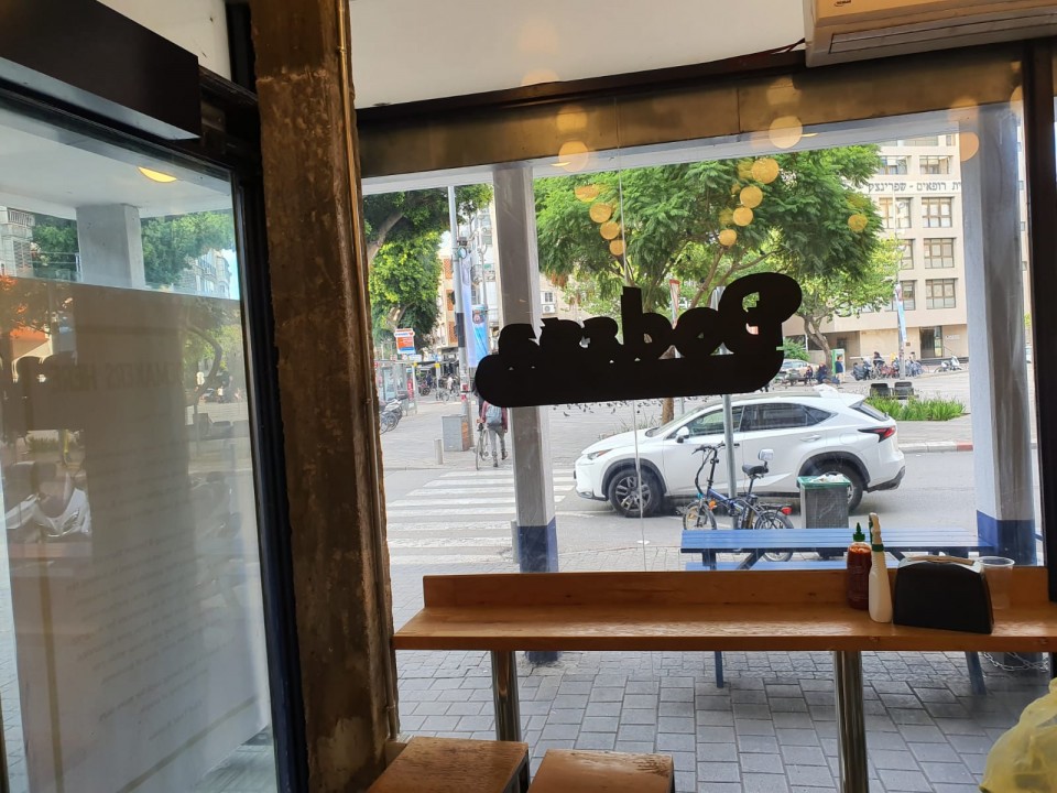 לוגו מלוקובונד דמוי מראה זהב כולל מדבקות בחיתוך מעל  )צד אחורי(